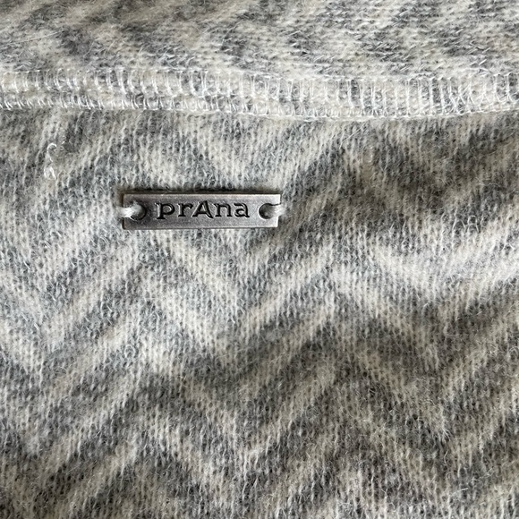 Prana sweater Small - Picture 4 of 7
